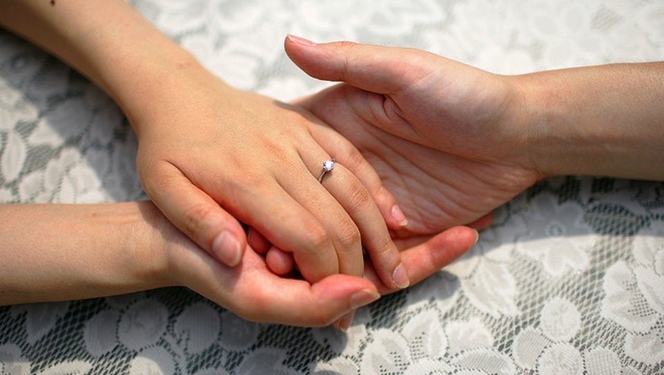 آئیں ہم اپنے احساسات کو کبھی بھی ناکام ہونے نہ دیں۔
