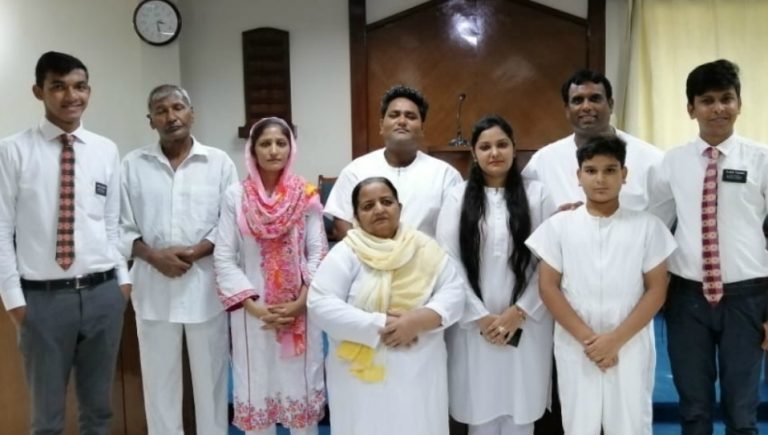 ہم تعلقات کو کیسے مضبوط بنا سکتے ہیں اور ایک دوسرے کو بہتر طور پر سمجھ سکتے ہیں؟