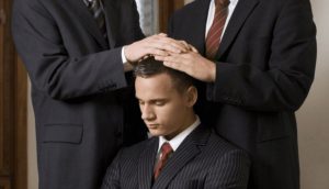 نوجوان لڑکے ہارون کہانت کی بحالی اور اس کی 150ویں سالگرہ کی یاد مناتے ہیں